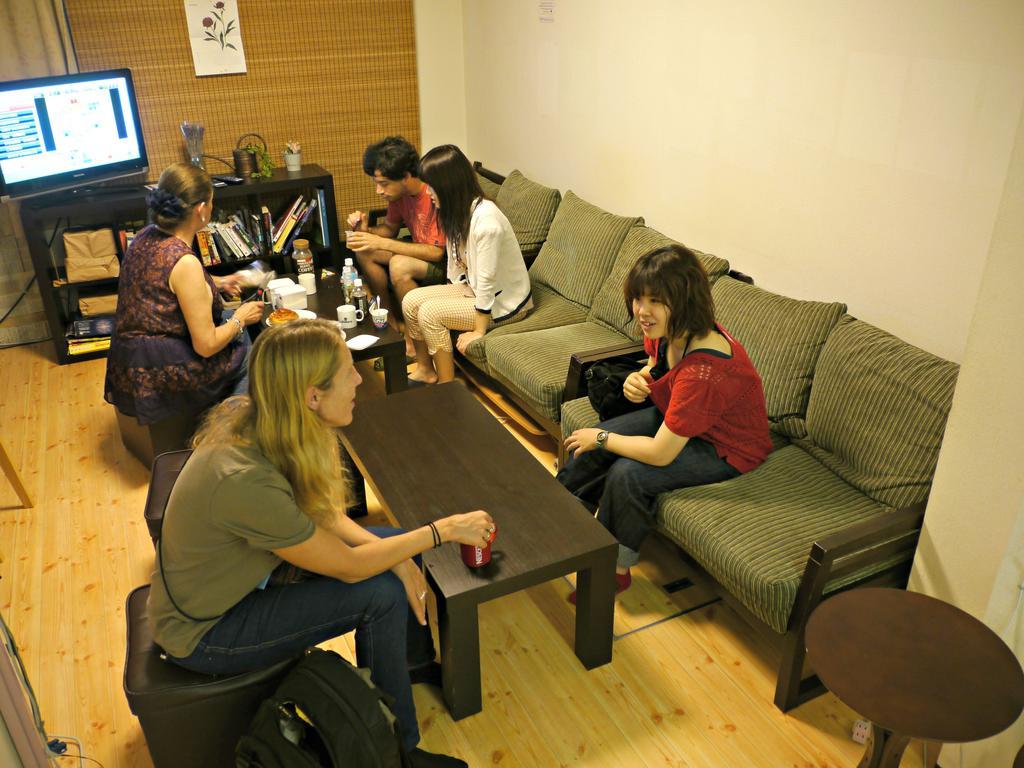 Hiroshima Hana Hostel Екстер'єр фото