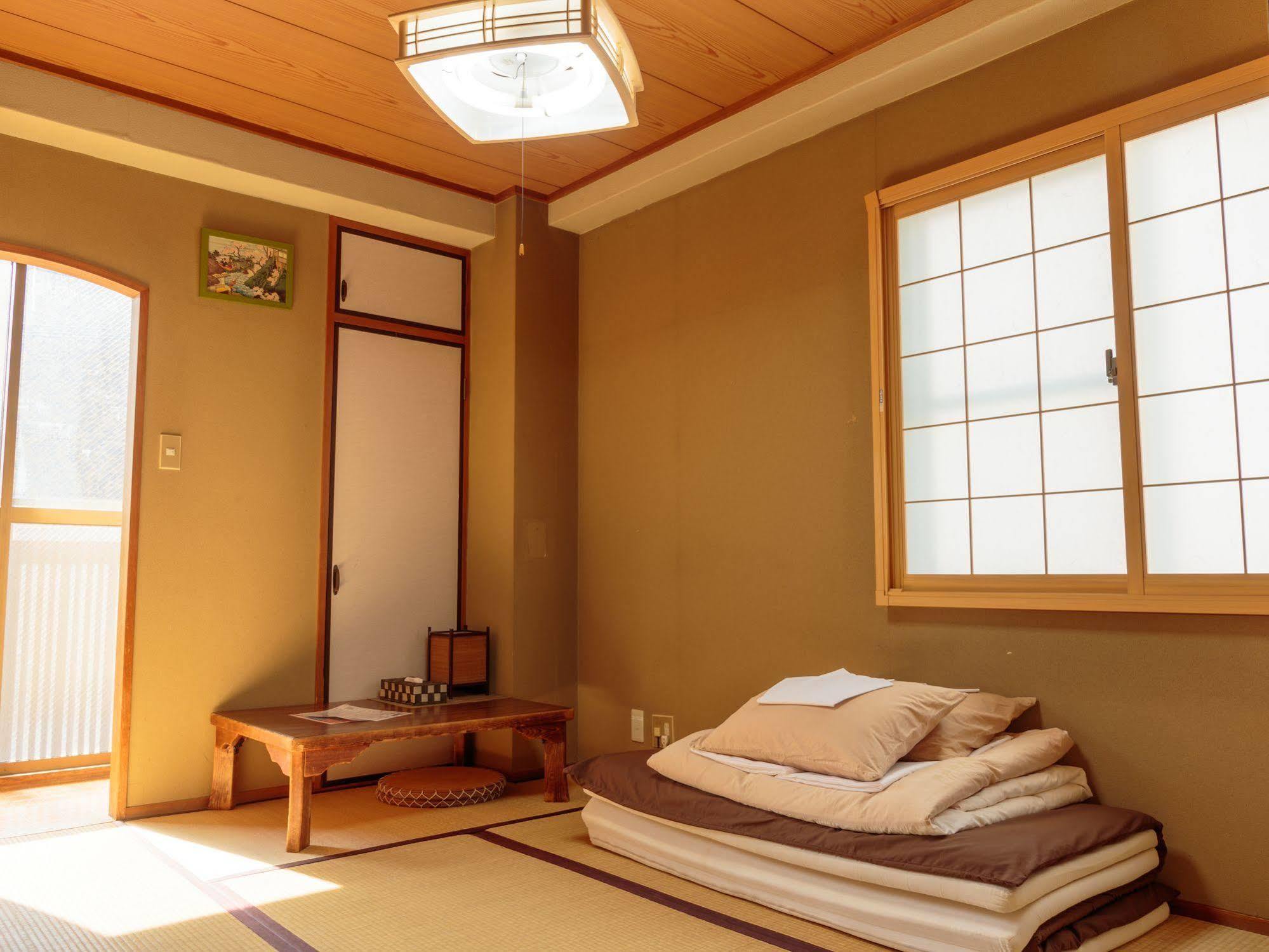 Hiroshima Hana Hostel Екстер'єр фото