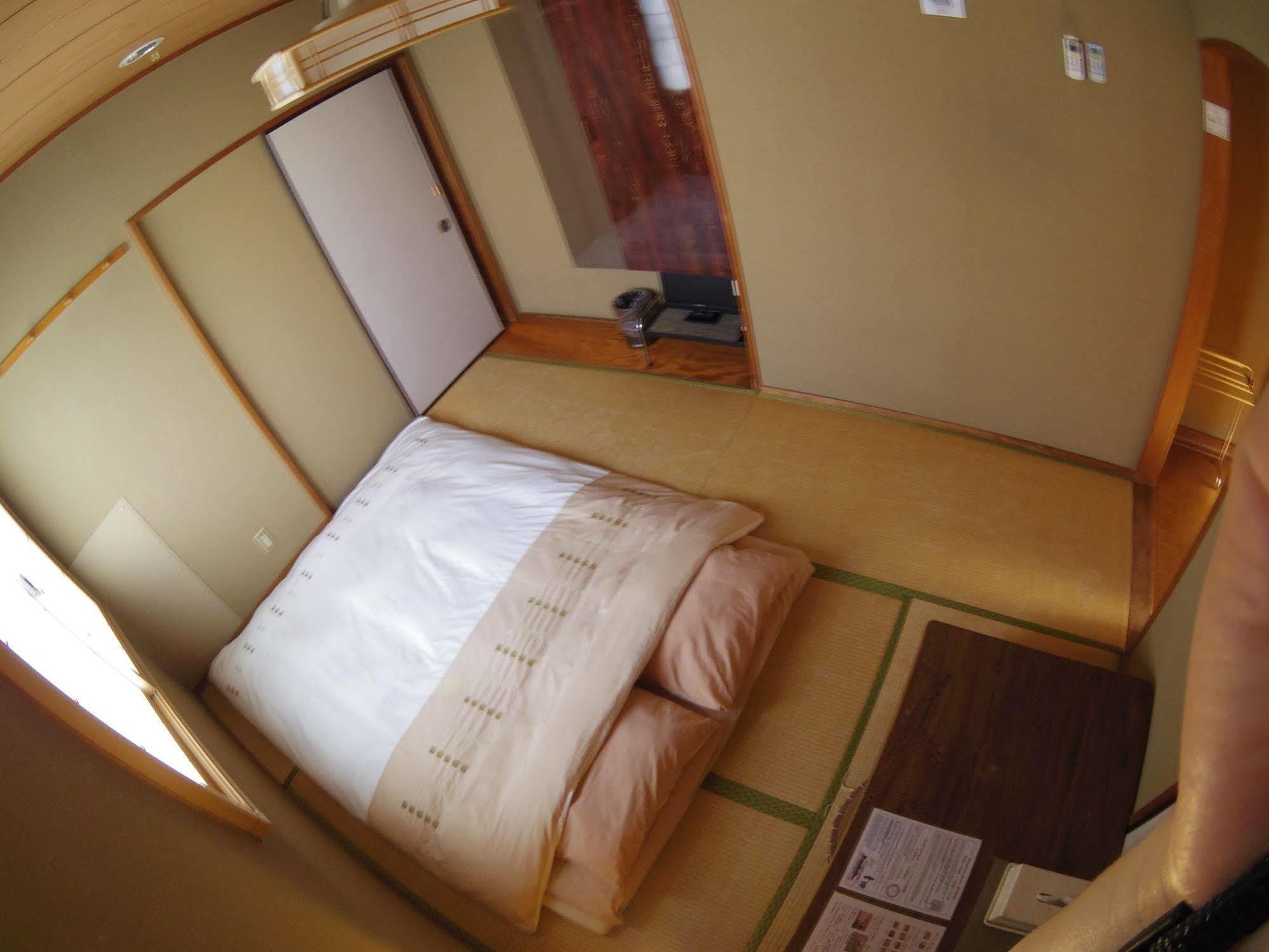 Hiroshima Hana Hostel Екстер'єр фото